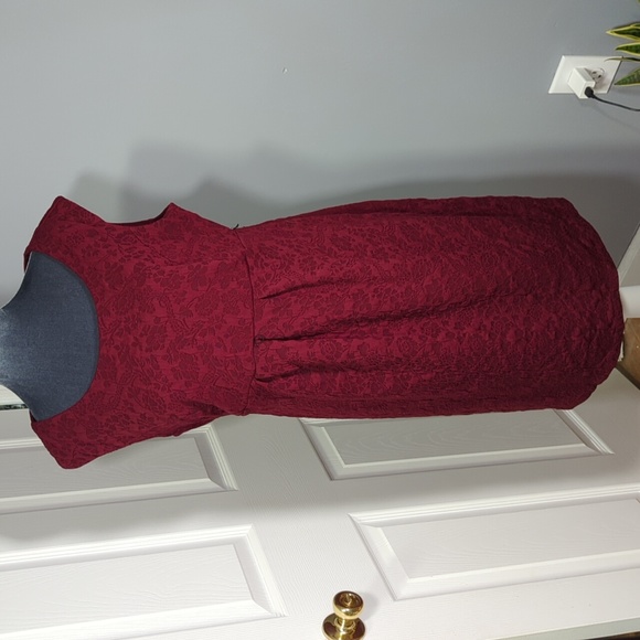 Motherhood Maternity Sleeveless Burgundy Floral Dress - Picture 2 of 13